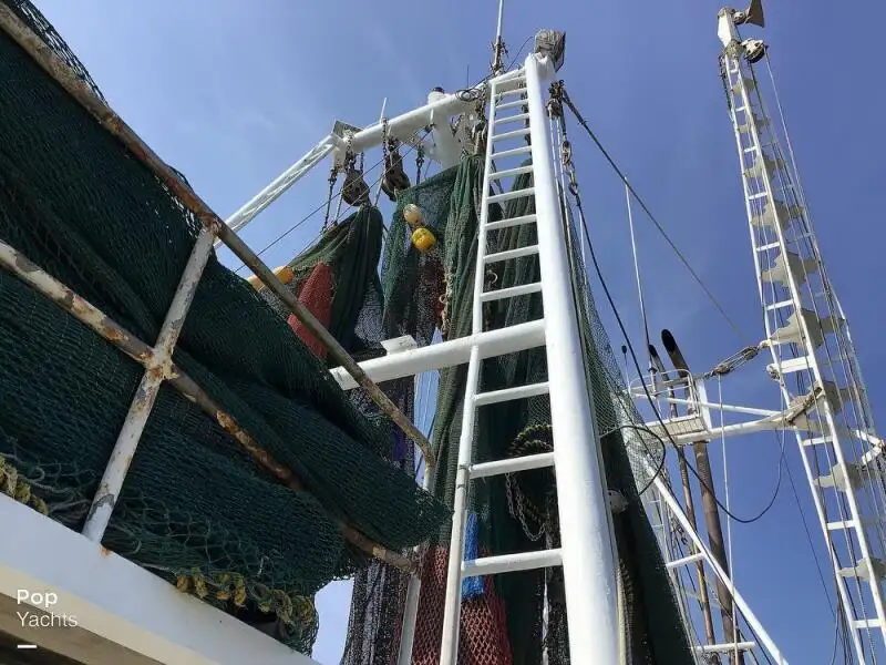 Nava de pescuit tip trauler de vânzare
