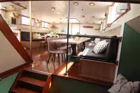 Hotel plutitor de vânzare