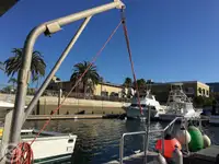 Nava de pescuit tip trauler de vânzare