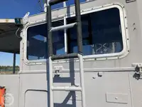Ambarcațiune de debarcare, cu rezervoare de vânzare