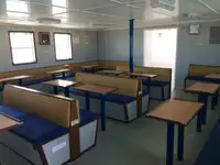 Ambarcațiune de debarcare, cu rezervoare de vânzare