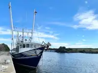 Nava de pescuit tip trauler de vânzare