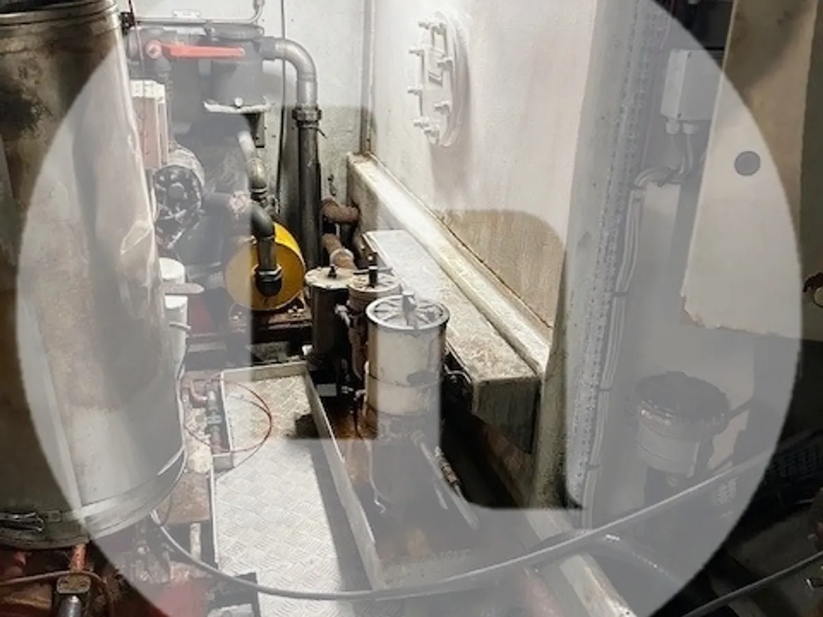 Nava de pescuit tip trauler de vânzare