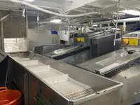 Nava de pescuit tip trauler de vânzare