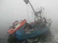 Nava de pescuit cu plase purseine de vânzare