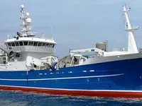 Nava de pescuit tip trauler de vânzare