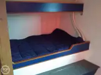 Șalupă de vânzare