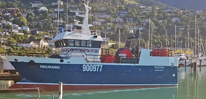 Nava de pescuit tip trauler de vânzare