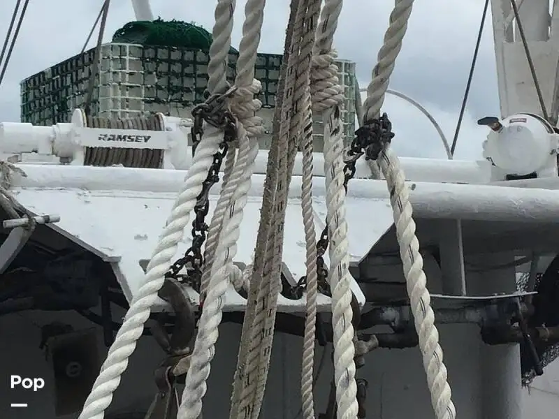 Nava de pescuit tip trauler de vânzare