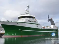 Nava de pescuit tip trauler de vânzare