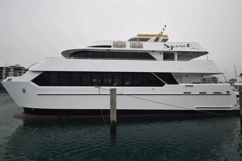 Catamaran de vânzare