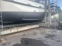 Nava de pescuit tip trauler de vânzare