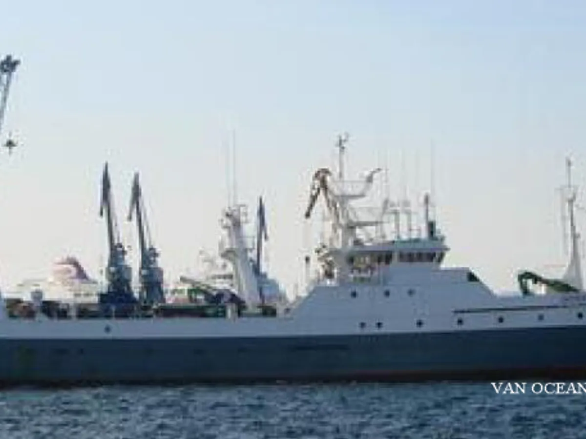 Nava de pescuit tip trauler de vânzare