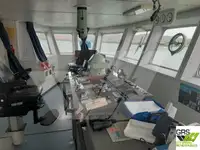 Ambarcațiune de debarcare, cu rezervoare de vânzare