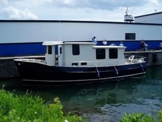 Nava de pescuit tip trauler de vânzare