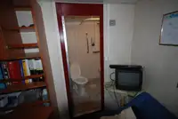 Ambarcațiune de debarcare, cu rezervoare de vânzare