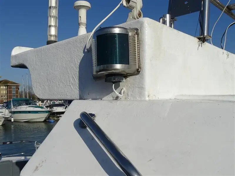 Nava de pescuit tip trauler de vânzare