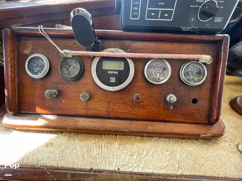 Nava de pescuit tip trauler de vânzare
