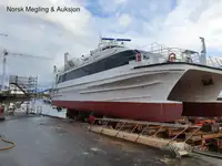 Catamaran de vânzare