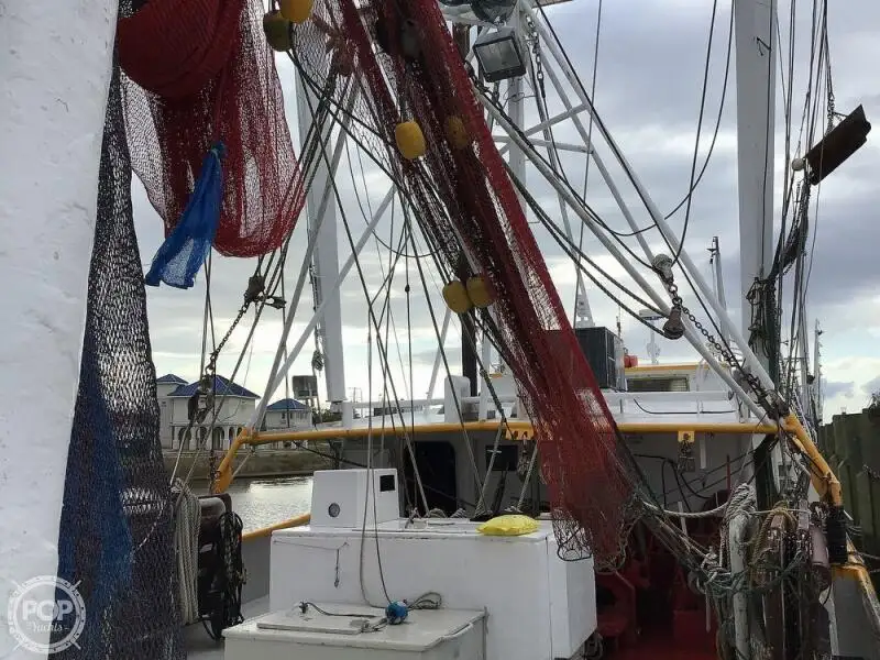 Nava de pescuit tip trauler de vânzare