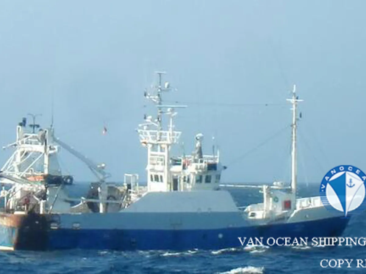 Nava de pescuit tip trauler de vânzare