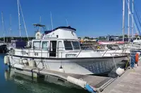 Nava de pescuit tip trauler de vânzare