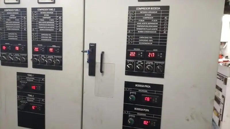 Nava de pescuit tip trauler de vânzare