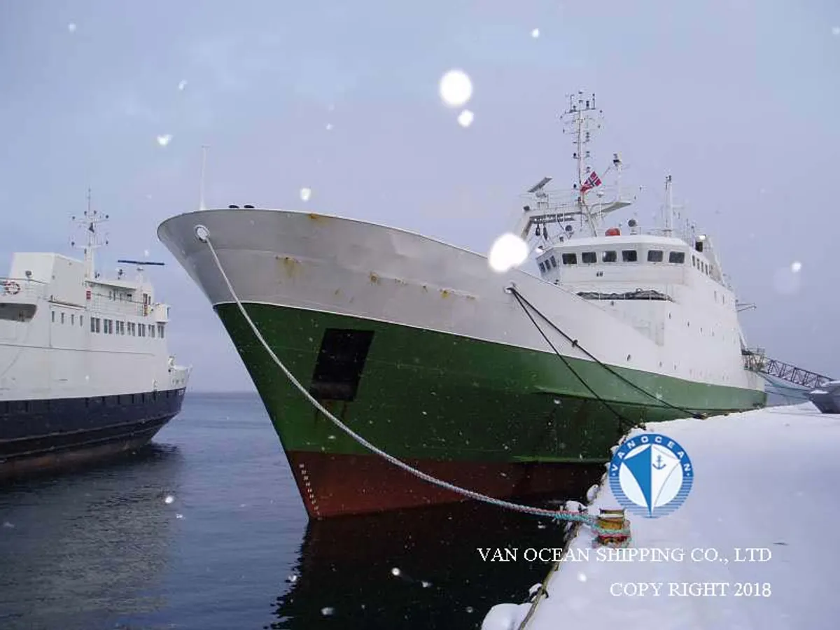 Nava de pescuit tip trauler de vânzare