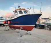 Șalupă de vânzare