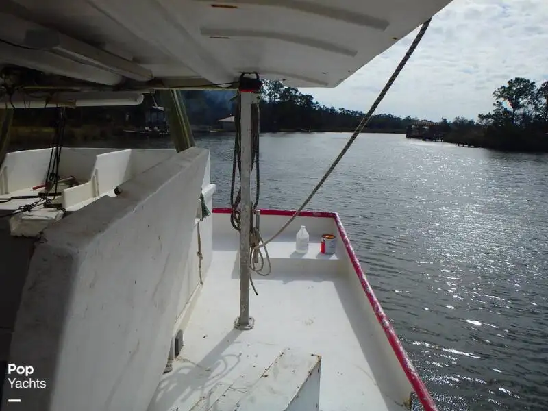 Nava de pescuit tip trauler de vânzare