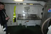 Ambarcațiune de debarcare, cu rezervoare de vânzare