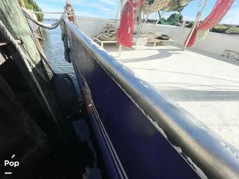 Nava de pescuit tip trauler de vânzare