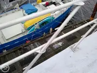 Șalupă de vânzare