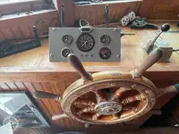 Nava de pescuit tip trauler de vânzare