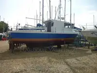 Nava de pescuit tip trauler de vânzare