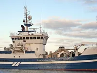 Nava de pescuit tip trauler de vânzare