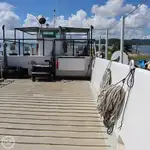 Ambarcațiune de debarcare, cu rezervoare de vânzare