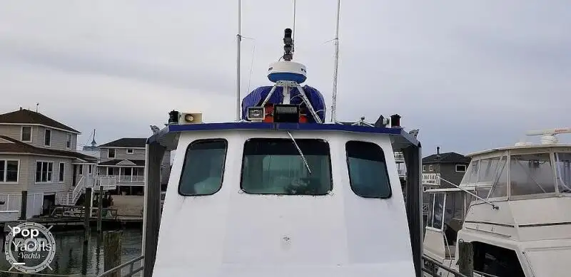 Nava de pescuit tip trauler de vânzare