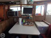 Nava de pescuit tip trauler de vânzare