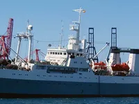Nava de pescuit tip trauler de vânzare