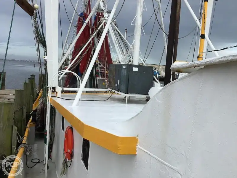 Nava de pescuit tip trauler de vânzare