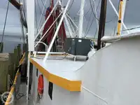 Nava de pescuit tip trauler de vânzare