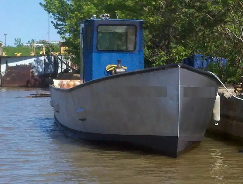 Nava de pescuit tip trauler de vânzare