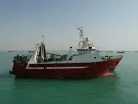 Nava de pescuit tip trauler de vânzare