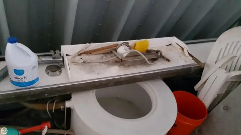 Nava de pescuit tip trauler de vânzare