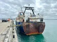 Nava de pescuit tip trauler de vânzare