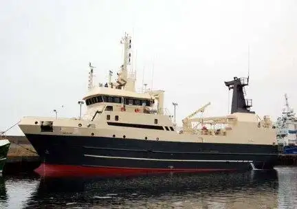 Nava de pescuit tip trauler de vânzare
