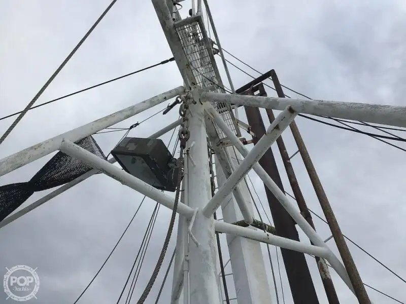 Nava de pescuit tip trauler de vânzare