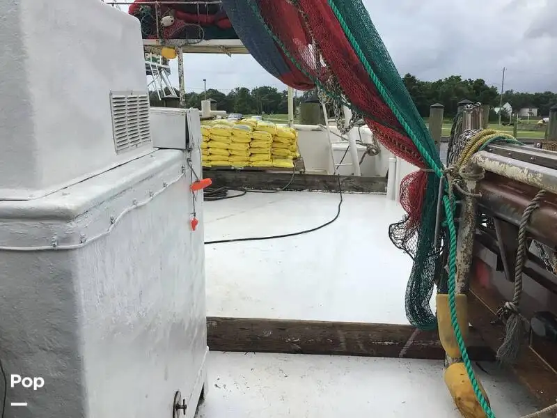 Nava de pescuit tip trauler de vânzare