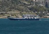 Navă cu feribotul de vânzare